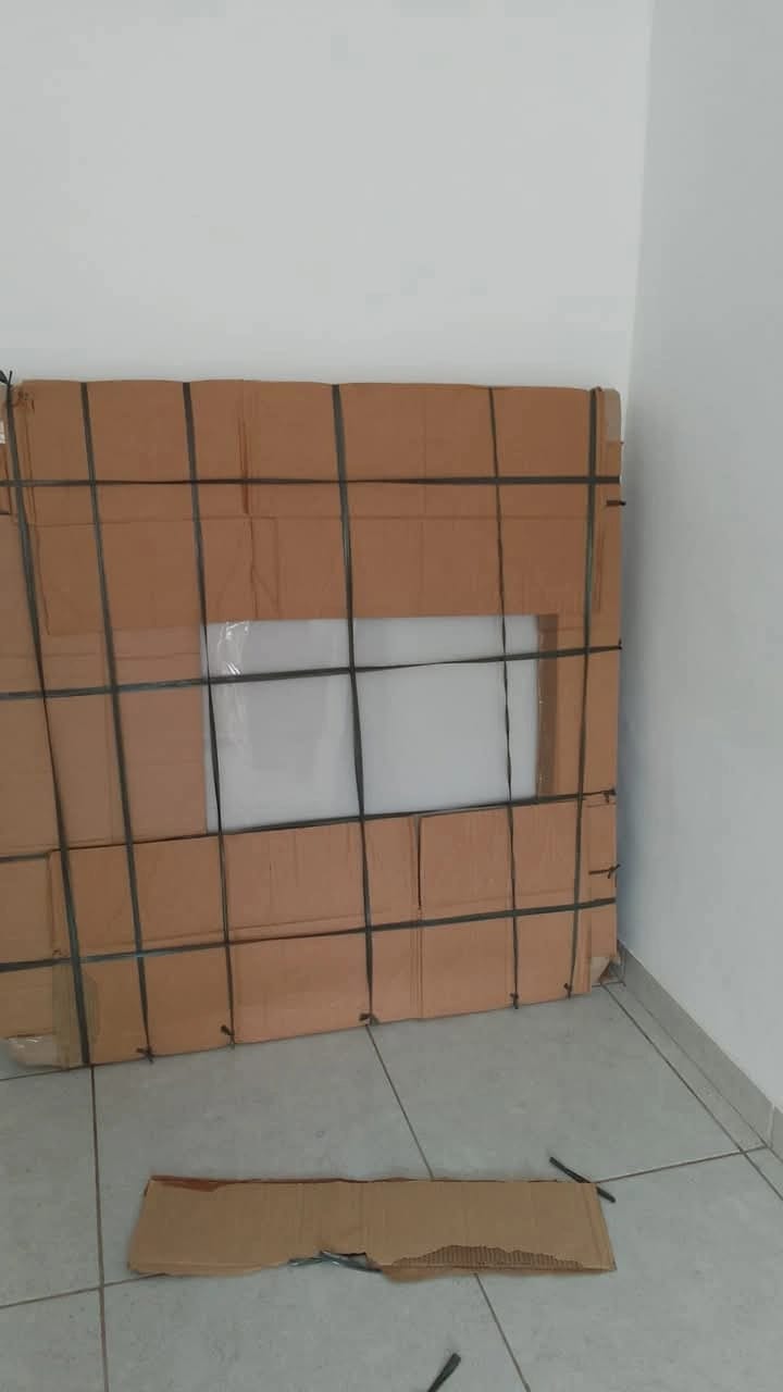 Equipe da KM Mudança no trabalho de carregamento